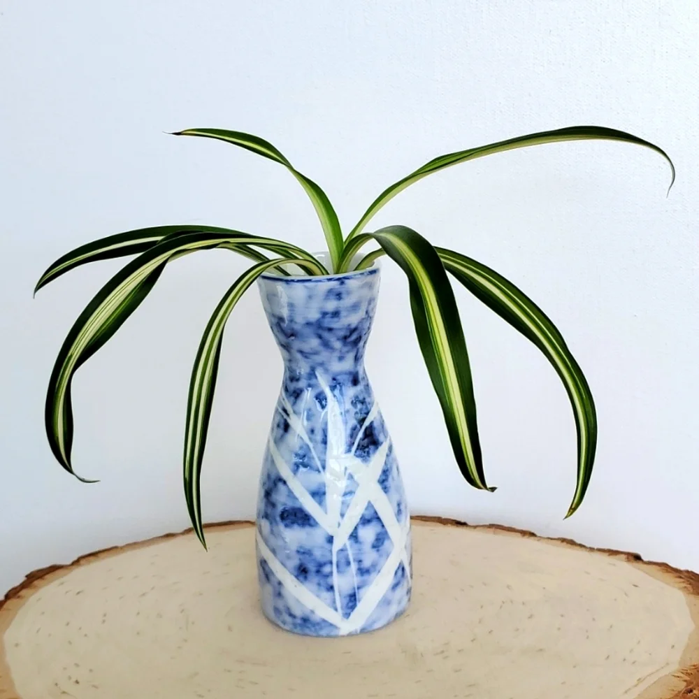 Vintage Japanese Blue and White with Bamboo Design Sake Decanter Petite Bud Vase - Picture 5 of 6
